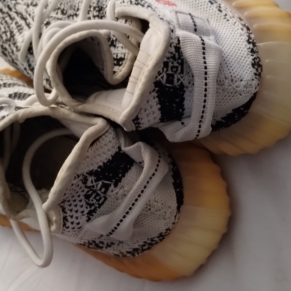 Men Yeezy Adidas - Picture 4 of 4